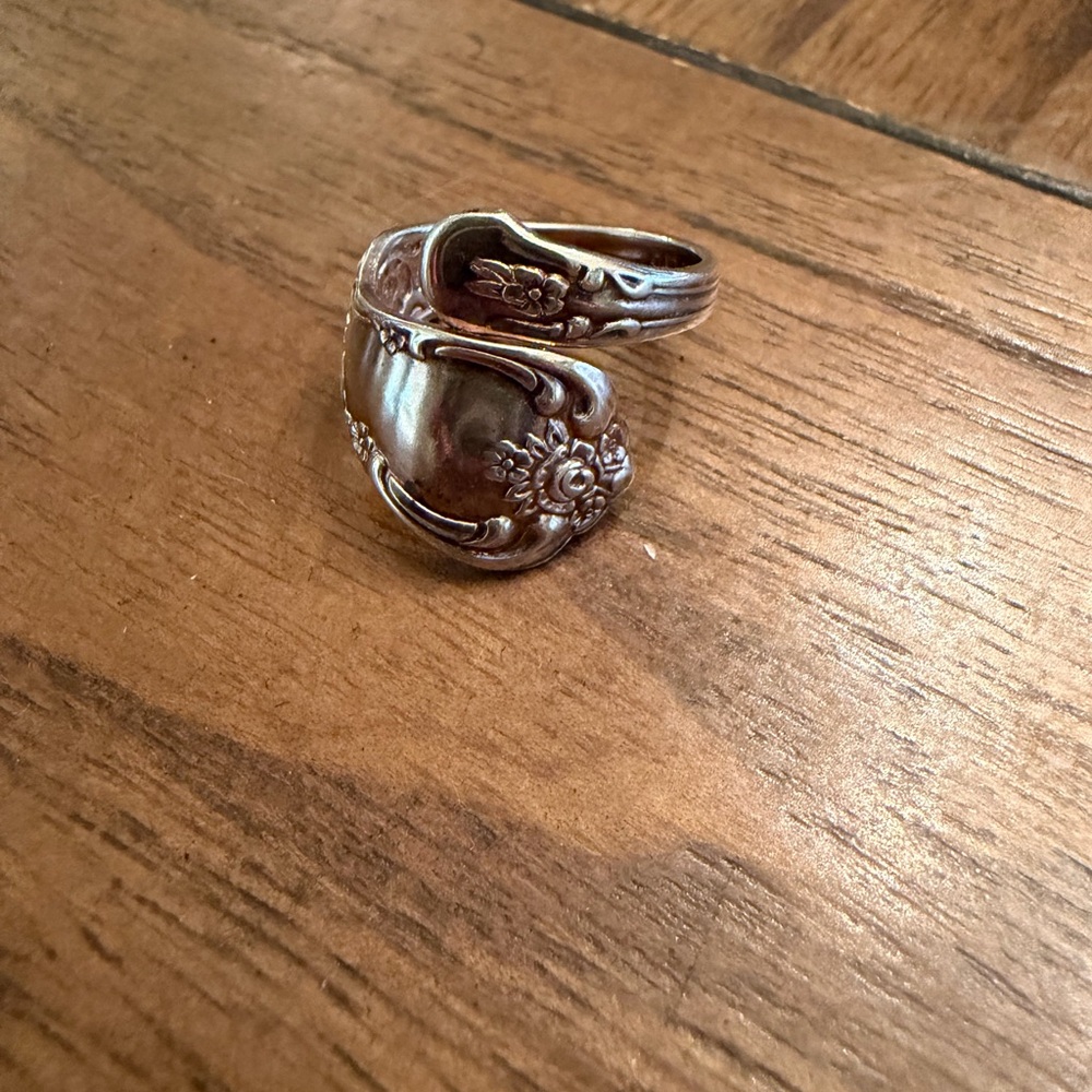 Elegant  Silver Floral Ring